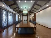 Arctic Village Peak Yuezhiyue Hotel