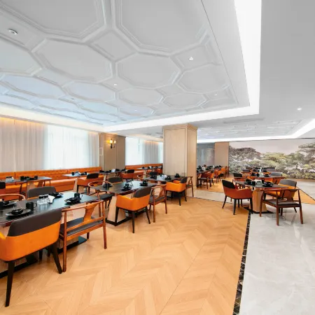 Vienna International Hotel （Hami High speed Railway Station Store）