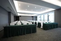 Leshan Yunshang bathing pool Hotel (Shihao Plaza Store of Leshan High speed Railway Station
