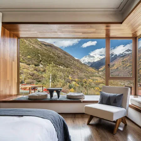 Siguniang Mountain and other winds come to the snow mountain B&B
