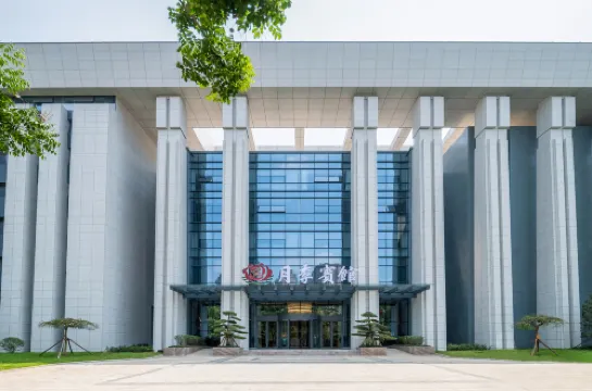 Rose Hotel (Nanyang Zhangheng Avenue Municipal Government Store)
