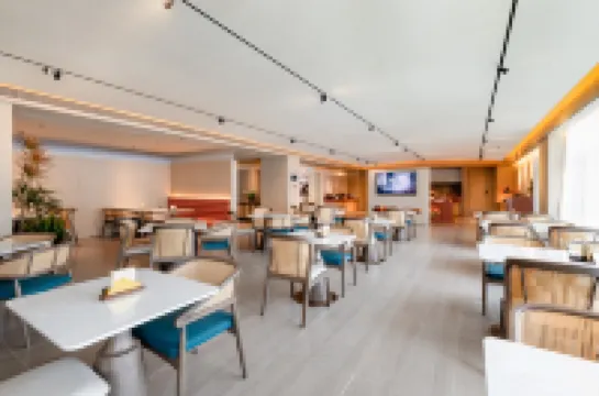 ラサ布達拉宮広場北京中路アトゥールホテル