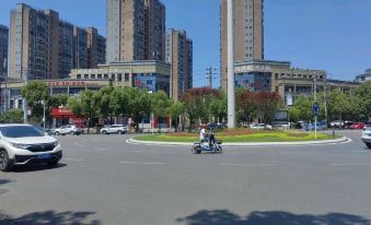 Grammy Ecological Hotel Xianning (Xianning Senior High School Wushang Busshang Retail Store)