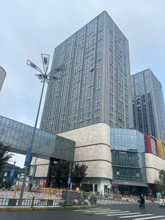 Yuexiang Homestay (Baolong Square)