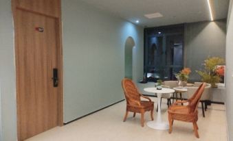 Aubrey Youth Hostel(guanqian and pingjiang street)
