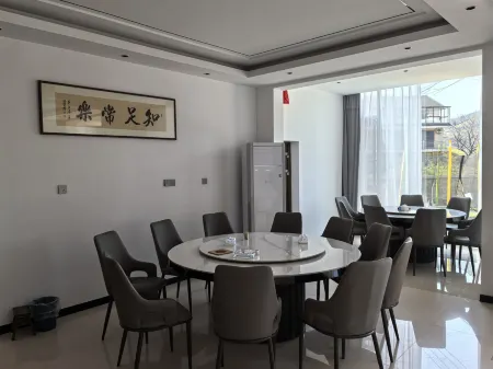 Anji Yifu Homestay (Canglong Baipu Branch) Отели рядом с достопримечательностью «Jiulongxia Scenic Area»