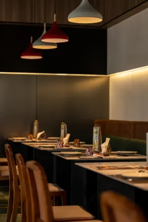 SFEEL Designer Hotel (Dongguan Houjie Wanda Plaza Liaoxia) Subway Station Branch Отели рядом с достопримечательностью «CPC Dongguan Party School of CPC»