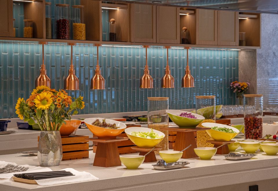 5. 홈2 스위트 바..