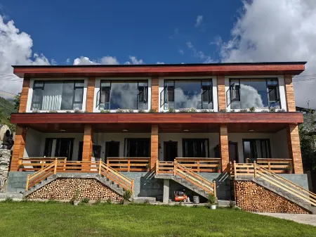 Shangri-La Haba Summit Inn Отели рядом с достопримечательностью «Habacun»