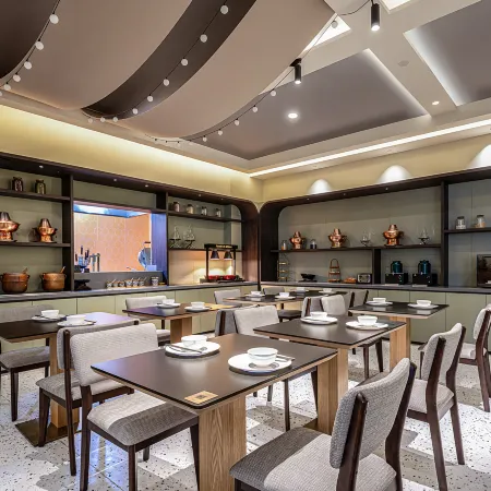 Huayuan Hotel (Mount Siguniang Scenic Area)