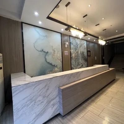 愛舍柏恩酒店(馬尾羅星塔店) 鄰近首占的酒店