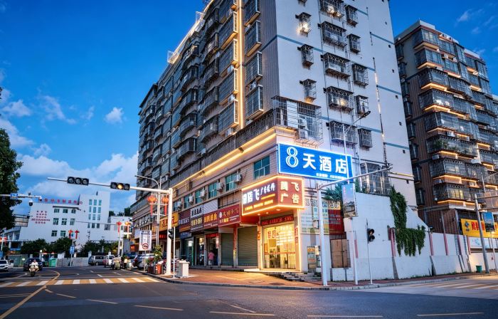 8 Days Hotel