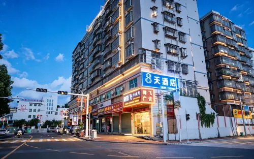 8天ホテル