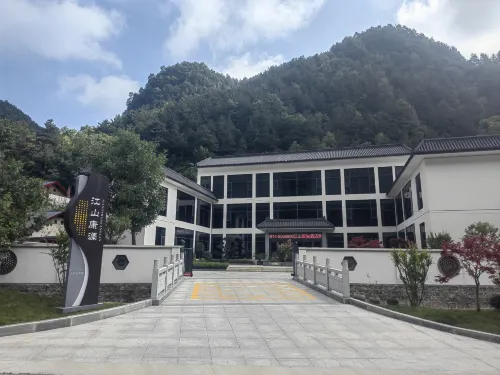 Jiangshan Kanglan Hotel (Shangluo Qinling Jiangshan Scenic Area) - 3-Star