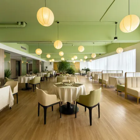 Jiabaili Hotel (Xianhe Park Wantong Fortune Center)