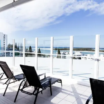 Ocean Views Resort Отели рядом с достопримечательностью «Голден-Бич»