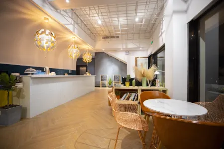 Xiyan, Enjoy Lake Living Отели рядом с достопримечательностью «Dongjiang Lake Phoenix Island Scenic Area»