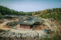 Rakkojae Andong Hahoe Hanok Hotel Hotels near Byeongsanseowon Confucian Academy