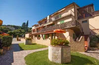Residence la Valdana Hotels near Spiaggia di Capo Bianco