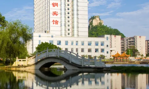 Liuzhou Liugang Hotel (Que'er Mountain Park Water World Branch)