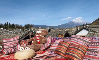 Lijiang pure sunshine · panoramic view of the ancient city and snow mountain