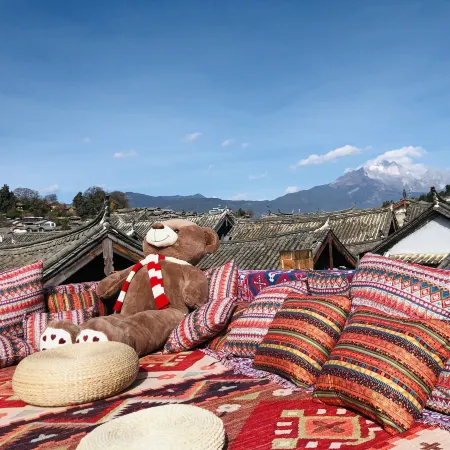 Lijiang pure sunshine · panoramic view of the ancient city and snow mountain
