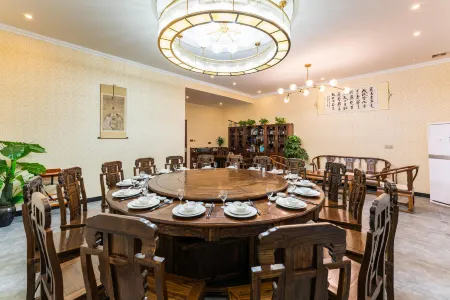 Man Fang Ju Guesthouse Отели рядом с достопримечательностью «Sanyintan (The Three Hidden Pools)»