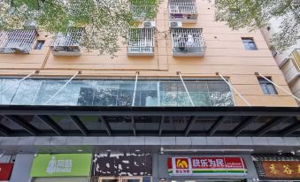 Yuntu Yisu Apartment (Shenzhen North Railway Station Minzhi Subway Station)