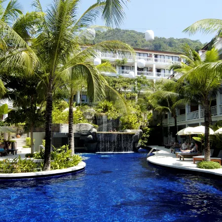 Sunset Beach Resort Отели рядом с достопримечательностью «Пляж Калим-Бич»