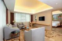 Vienna International Hotel (Zhanjiang Poly Origin Square) Hotels near Buli Cultural and Creative Library