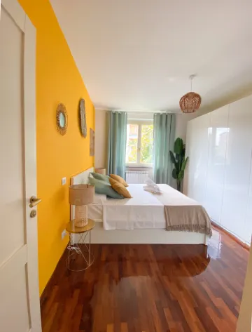 Giallomango Apt in Lucca