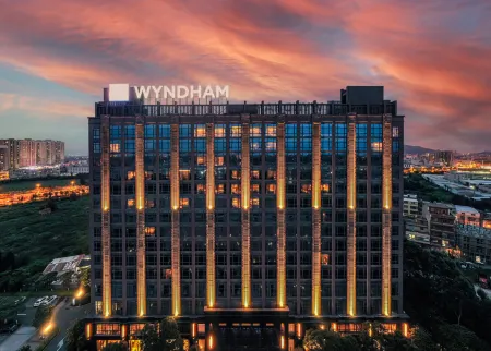 Wyndham Jinjiang Отели рядом с достопримечательностью «Anping Bridge»