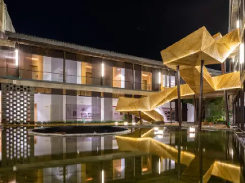 홀리데이 인 룽수이 라오준 동