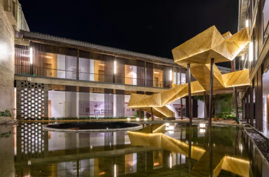 Holiday Inn  Rongshui  Laojun Dong