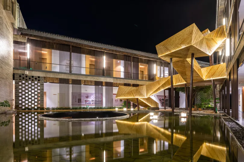 Holiday Inn  Rongshui  Laojun Dong