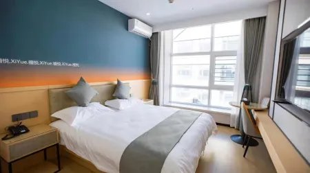 Alxa Zuoqi Yue Hotel (High-tech Industrial Development Zone) Отели рядом с достопримечательностью «Huanghetan Island»