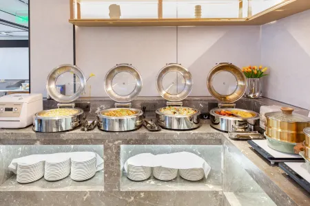 Yiwu Jinchen International Hotel Отели рядом с достопримечательностью «Jinhua Qilu Mountain»