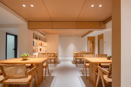 Floral Hotel · Jiuhuashan Four Seasons Beauty Hotel (Jiuhuashan Transfer Center Store) Отели рядом с достопримечательностью «Jiu Hua Shan Dayuan Buddhist Culture Park»