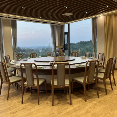 Xinyang Wenxin Chacun Resort Hotel