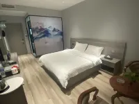 Guangshan Jintu Hotel Hotels near Deng Yingchao Ancestral