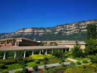 Linzhou Hongqiqu Ying Hotel (Yingbin Building) Hotels near Taihang Sky Road