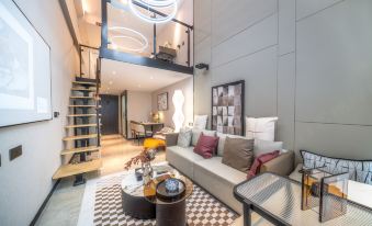 Bosideng Executive Apartment (Shenzhen Bantian Metro Station Wanzhi Building)