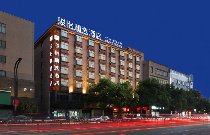 Junyi Select Hotel (Wuyi Hushan Square Store)