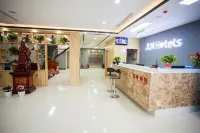 Junyi Chain Hotel (Heze Development Zone Shanghai Road)