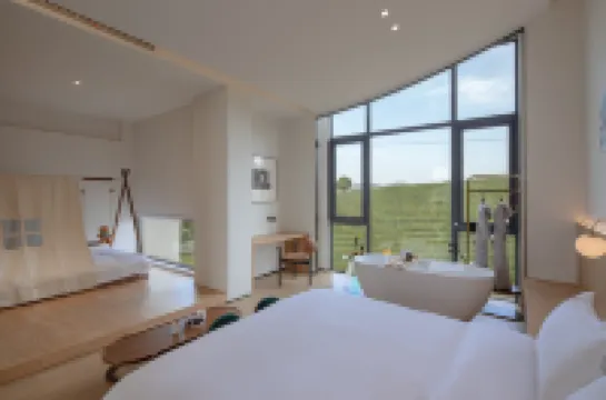 Weichi Sakura Valley Resort