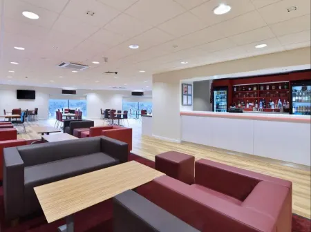 Travelodge Redhill Town Centre Отели в г. Рейгейт