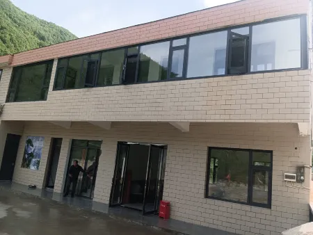 Liuba Banshan Invitation Homestay Отели рядом с достопримечательностью «Zibai Mountain National Forest Park»