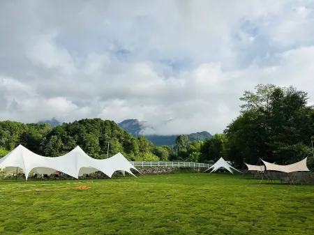 Yulongwan International Hotel (Tiantangzhai) Отели рядом с достопримечательностью «Baima Canyon»