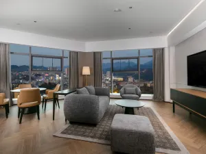 쭌이 런화이 IntercityHotel 호텔