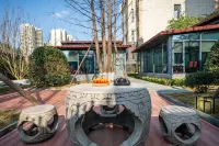 Hong Kong Garden Hotel Hotel di Guanghan